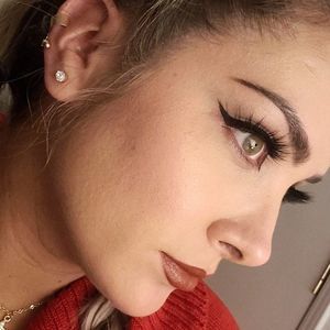 Meet your Posher, Dalia